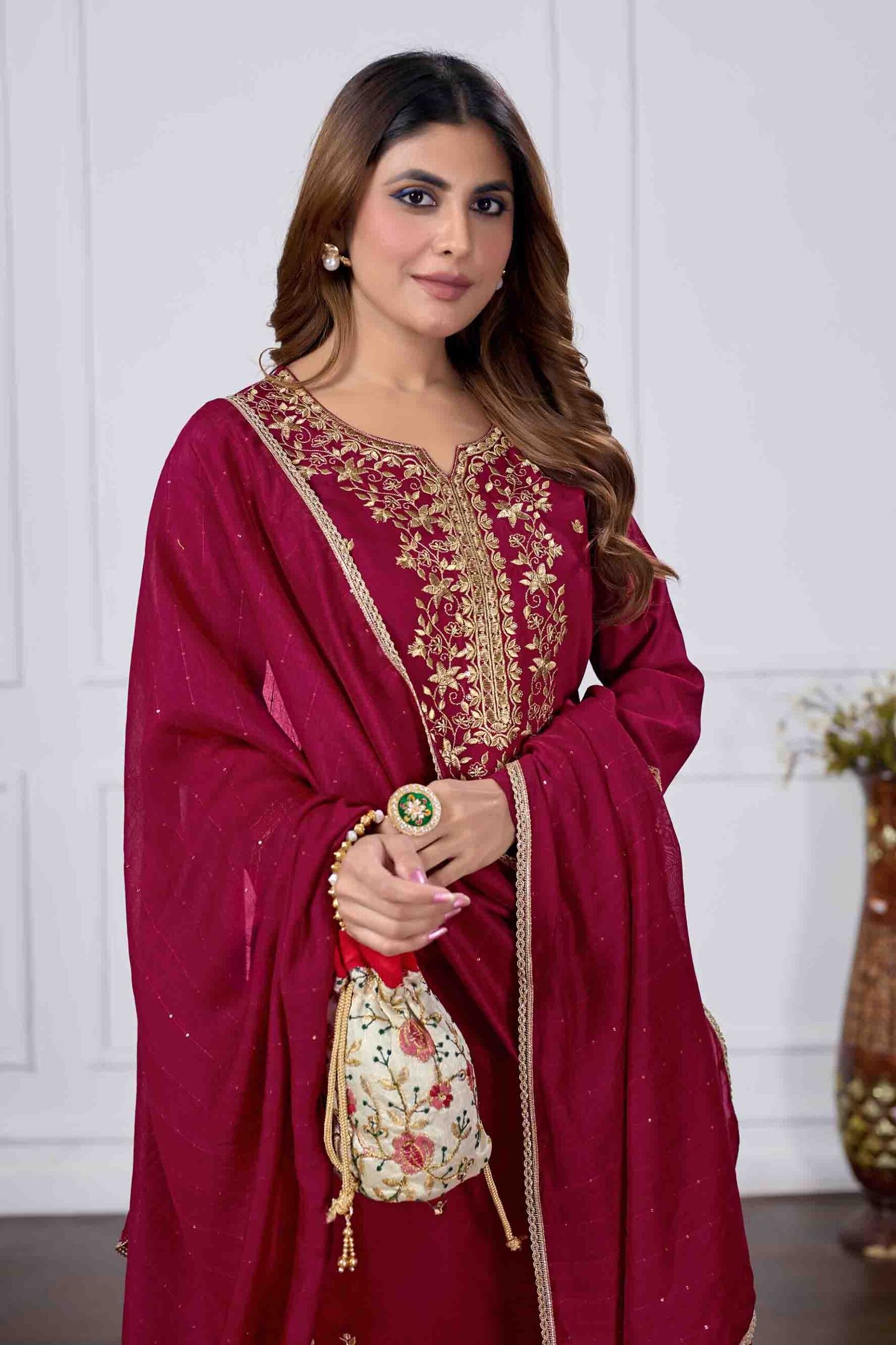 o'sajna yashmin embroidered kurti set o'sajna yashmin embroidered kurti set